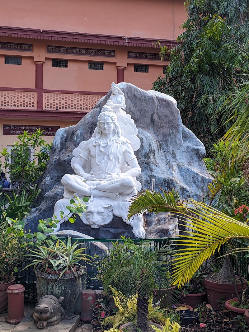 Parmarth Niketan Ashram - Parmarth Niketan Ashram Main Market Road, near Ram Jhula, Swarg Ashram, Rishikesh, Uttarakhand 249304, India