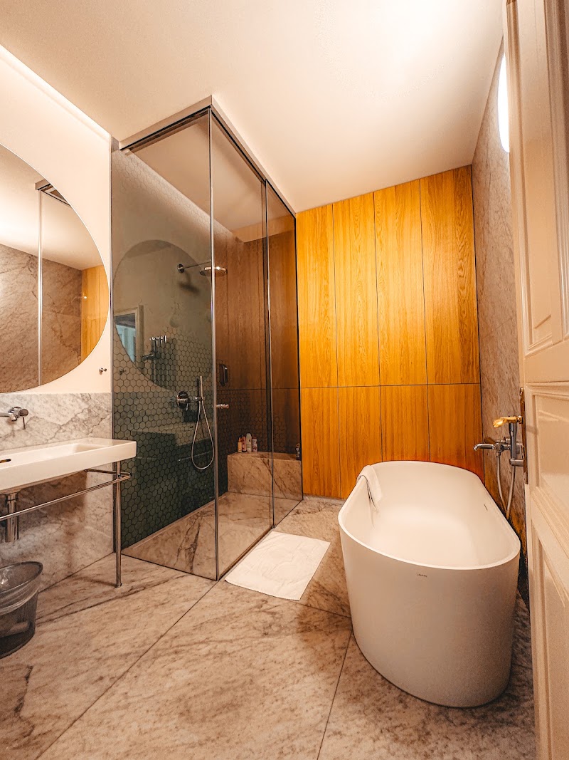 MN6 Luxury Suites by Adrez - MN6 Luxury Suites by Adrez, Masarykovo nábř. 6, 120 00 Praha 2-Nové Město, Czechia