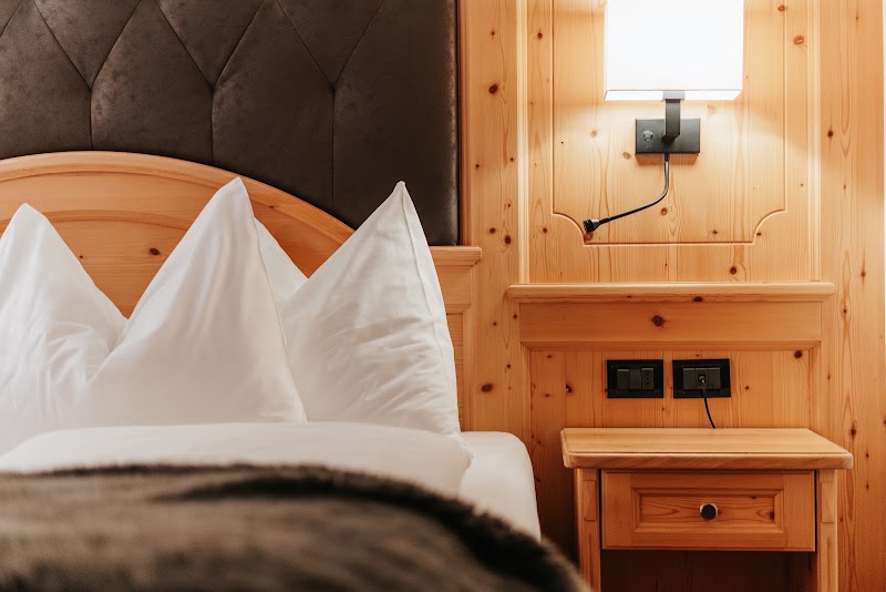 Hotel Garni Mirabel - Hotel Garni Mirabel Str. J. Skasa, 5, 39047 Santa Cristina Valgardena BZ, Italy