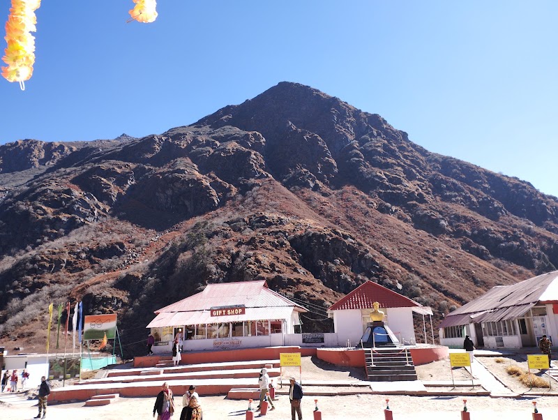 Baba Harbhajan Singh Shrine - Baba Harbhajan Singh Shrine 9R8Q+85V, Phadamchen, Sikkim 737102, India