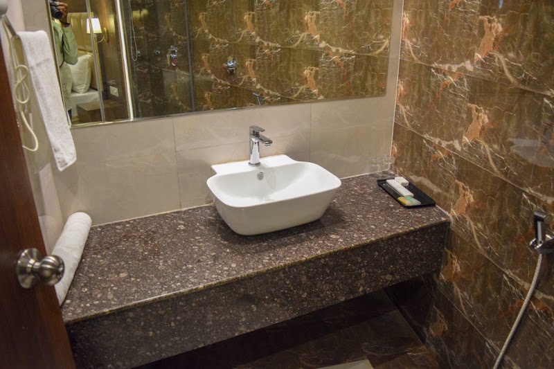 HOTEL HIGHWAY HARI - HOTEL HIGHWAY HARI Rajkot - Dwarka Highway, after Jamnagar bye pass, 10 Kms before Reliance Ravalsir Patia, next to Hyundai showroom, Jamnagar, Vasai, Gujarat 361006, India