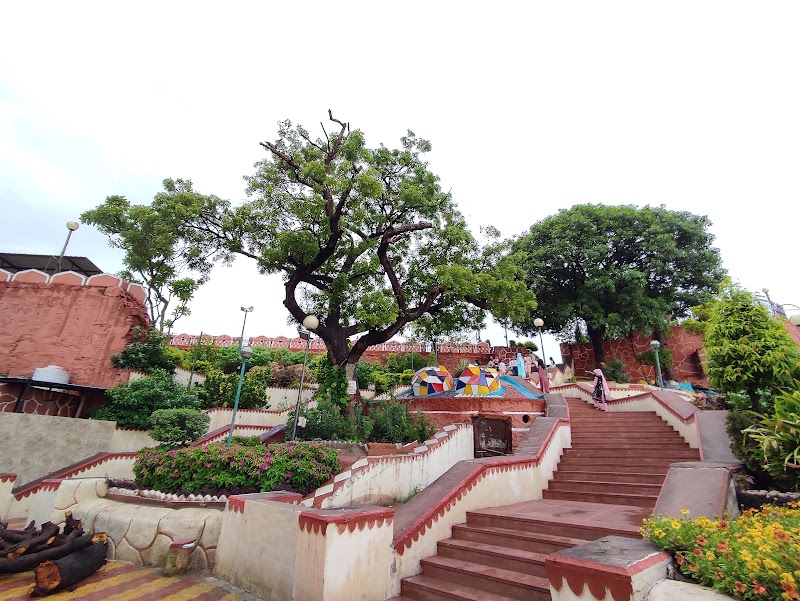 Lucky Burj - Lucky Burj 5RPX+PFW, Chatra Vilas Garden, Nayapura, Kota, Rajasthan 324001, India