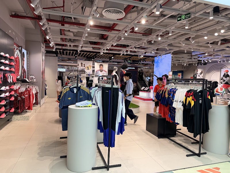 adidas Vincom Dong Khoi Ho Chi Minh City - adidas Vincom Dong Khoi Ho Chi Minh City, B2-05, Vincom, Lê Thánh Tôn/Đồng Khởi/72 Lý Tự Trọng, & 45A, Sài Gòn, Hồ Chí Minh 71009, Vietnam