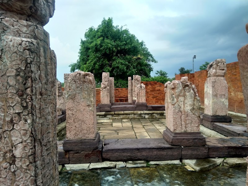 Teevardev buddhist monastery - Teevardev buddhist monastery, 85WM+3WX, Rd, Watgan, Sirpur, Chhattisgarh 493551, India