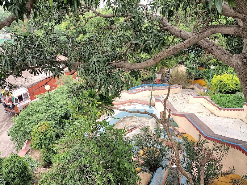 Lucky Burj - Lucky Burj 5RPX+PFW, Chatra Vilas Garden, Nayapura, Kota, Rajasthan 324001, India