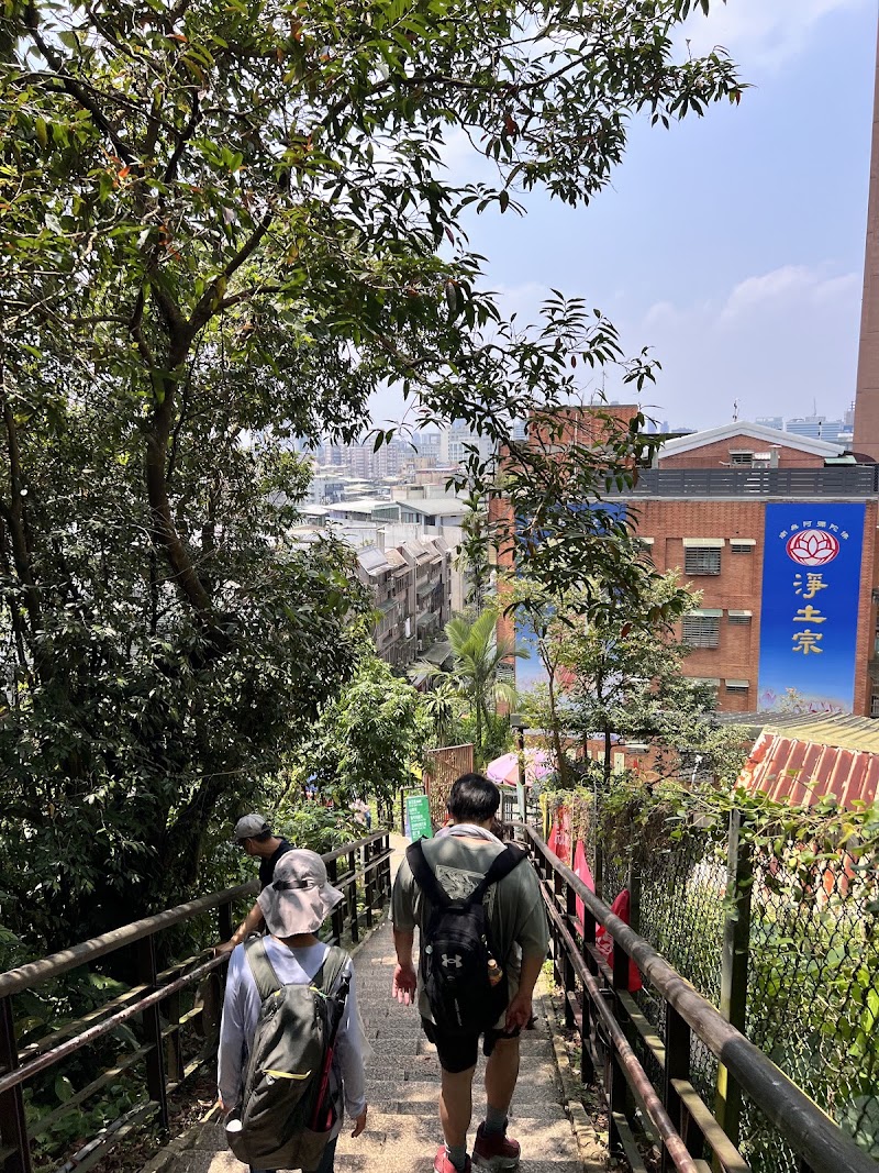 Elephant Mountain trailhead - Elephant Mountain trailhead No. 157, Alley 342, Lane 150, Section 5, Xinyi Rd, Sanli Village, Xinyi District, Taipei City, Taiwan 110