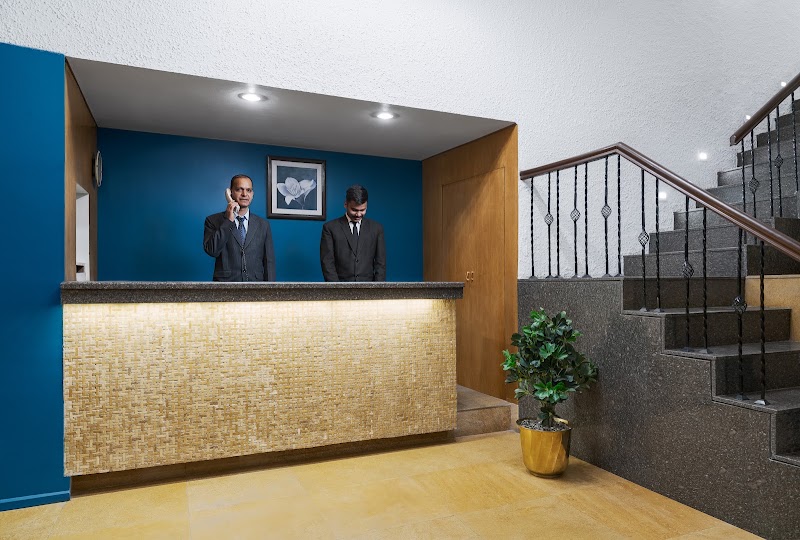Honeymoon Inn - Honeymoon Inn Mall Rd, The Mall Road, Mussoorie, Uttarakhand 248179, India