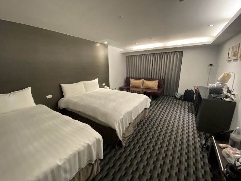 Look Hotel (Chiayi) - Look Hotel (Chiayi) No. 155號, Linsen W Rd, Guohua Village, West District, Chiayi City, Taiwan 600
