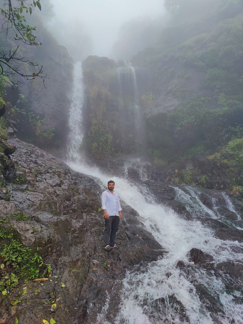 Mettale Waterfall - Mettale Waterfall WJCH+762, Mettale, Dudhoshi, Maharashtra 412806, India