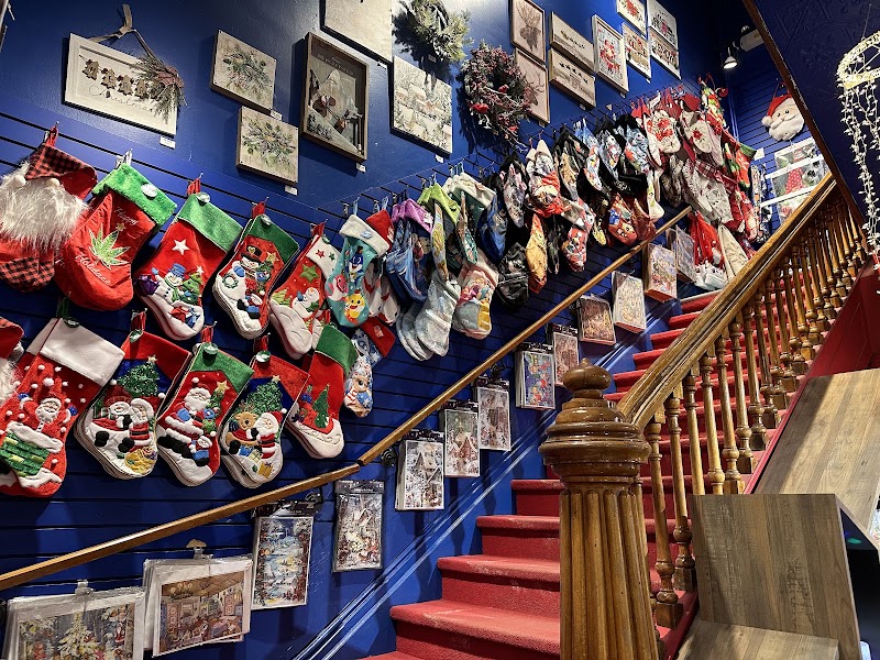La Boutique de Noël de Québec - La Boutique de Noël de Québec, 47 Rue De Buade, Québec, QC G1R 4A2, Canada