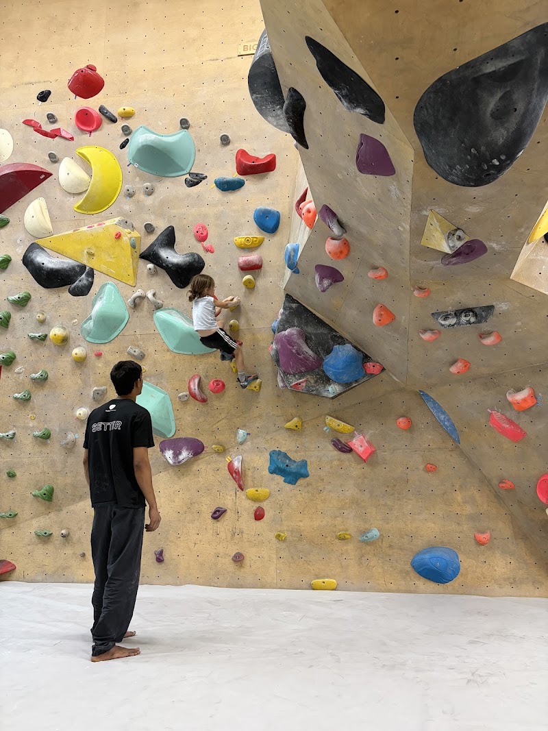 BoulderBox - Climbing Centre - BoulderBox - Climbing Centre OCF, Sector B Rd, Pocket 9, Sector B, Vasant Kunj, New Delhi, Delhi 110070, India