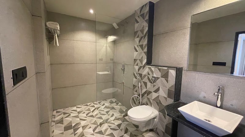 Hotel City Express By Downtown Udaipur - Hotel City Express By Downtown Udaipur, City Station Rd, near Central Bus Stop, Udaipole, Jawahar Nagar, Ganga Gali, Udaipur, Rajasthan 313001, India