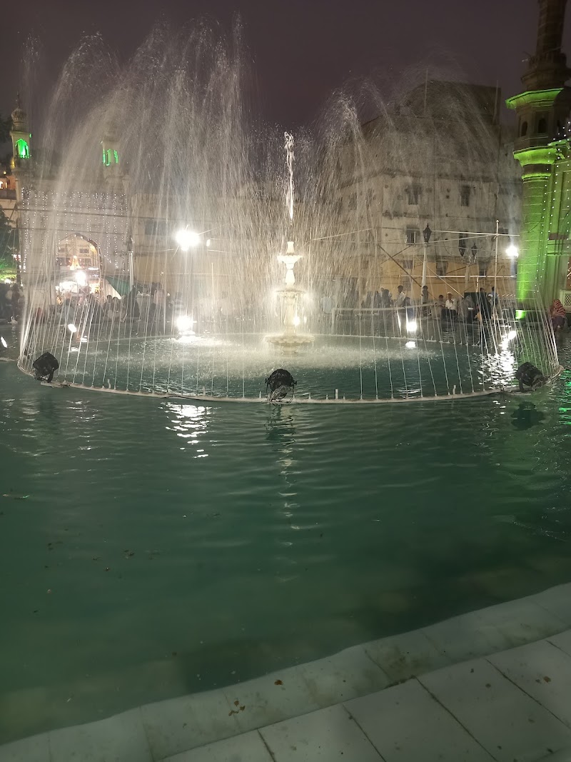 Macca Masjid Fountain | مکا مسجد فاؤنٹین - Macca Masjid Fountain | مکا مسجد فاؤنٹین, 9F6F+5CG, Charminar Rd, Charminar, Ghansi Bazaar, Hyderabad, Telangana 500002, India