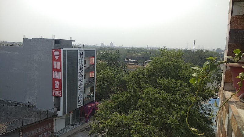 Dream Inn OYO - Dream Inn OYO A 86, opposite Mithila Appartment, near Geetanjali Salon, Mandawali, New Delhi, Delhi, 110092, India
