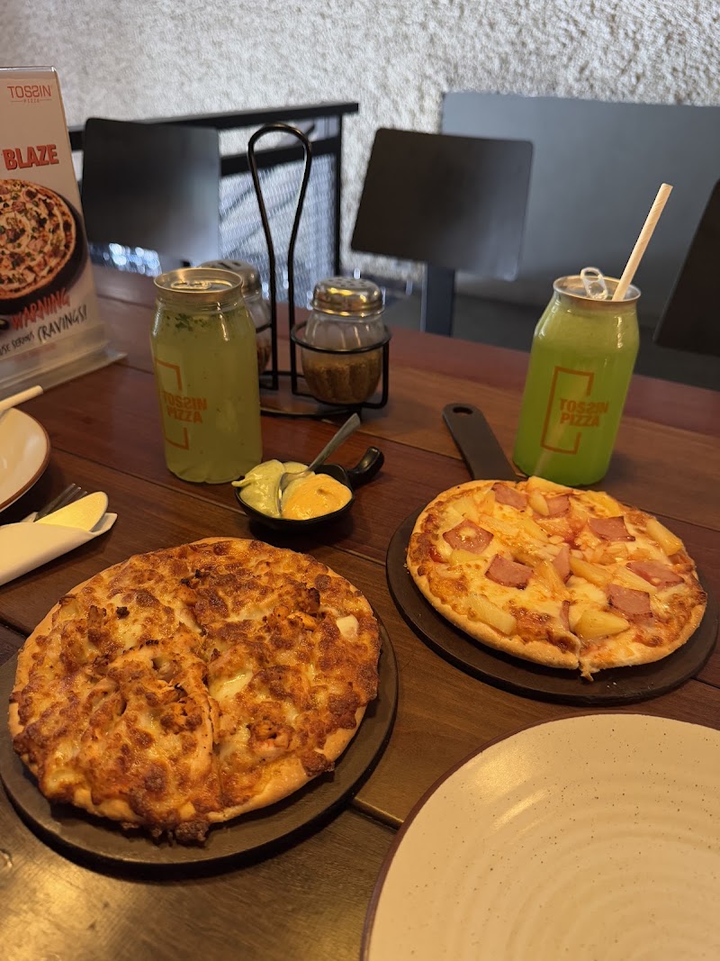 Tossin Pizza Galleria Market - Tossin Pizza Galleria Market First Floor, SF-114, Galleria Market, Sector 28, DLF Phase IV, Gurugram, Haryana 122009, India