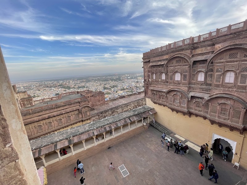 Mehrangarh Fort Way - Mehrangarh Fort Way 823H+WG5, Gulab Sagar, Jodhpur, Rajasthan 342001, India