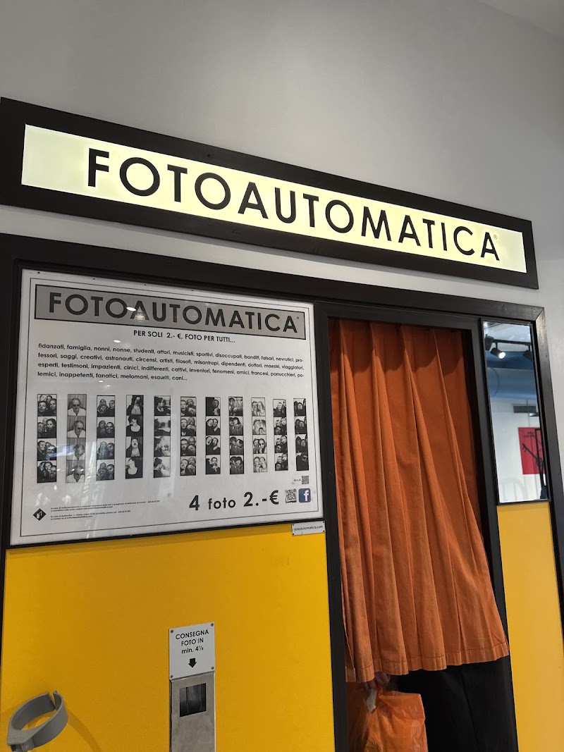 Photo booth - Photo booth, o The Student Hotel, V.le Spartaco Lavagnini, 70 c, 50129 Firenze FI, Italy