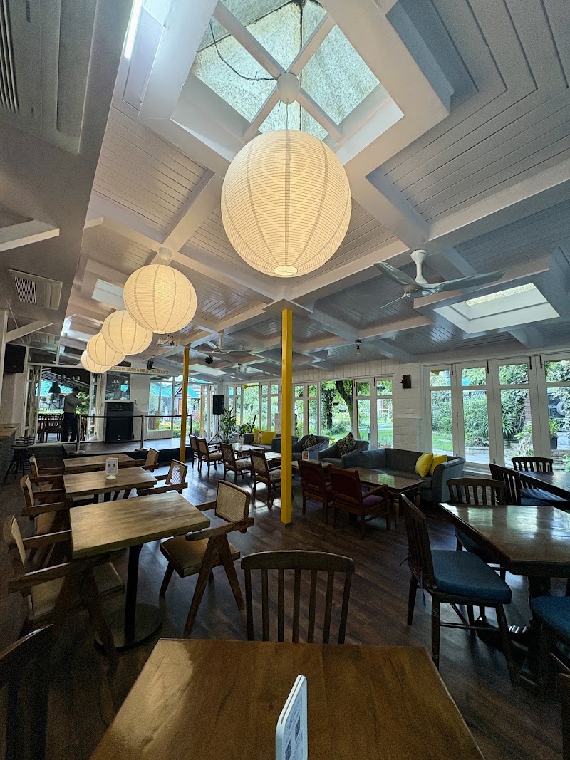 Johnson Bar & Restaurant - Johnson Bar & Restaurant Mall Rd, Siyal, Manali, Himachal Pradesh 175131, India