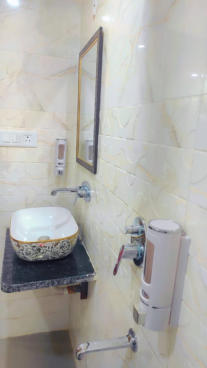 Elvok Hotels - Sector 62 - Elvok Hotels - Sector 62 CH-10, near Fortis Hospital, Rasoolpur Nawada, Industrial Area, Sector 62, Noida, Uttar Pradesh 201309, India