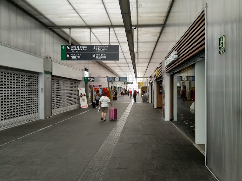 Estación de Valencia-Joaquín Sorolla - Estación de Valencia-Joaquín Sorolla, Extramurs, 46007 València, Valencia, Spain