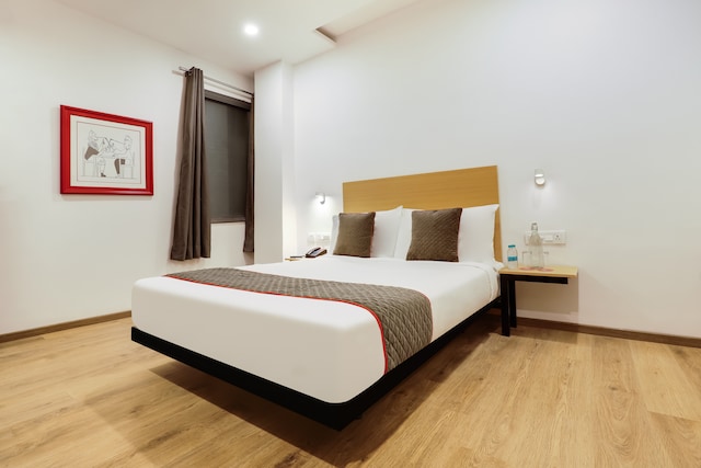 Townhouse by OYO Golden Avenue Road - Townhouse by OYO Golden Avenue Road, Plot no 5, Ram Talai Rd, New Golden Avenue, Sharifpura, Amritsar, Punjab 143006, India
