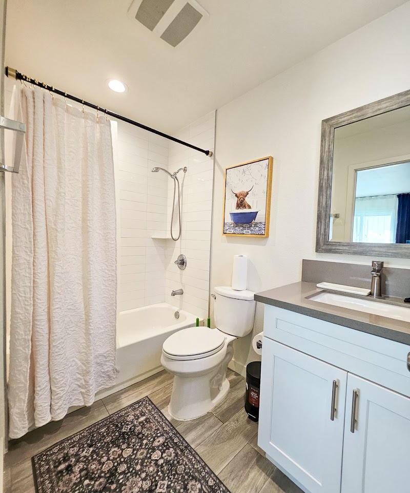Forty First Place - Boutique Hostel - Forty First Place - Boutique Hostel, 615 W 41st Pl, Los Angeles, CA 90037, USA