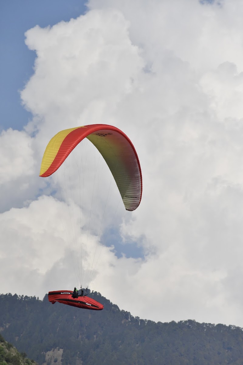 Landing zone field - Landing zone field, 2PV5+2GX, Landing Road, Bir, Suja, Himachal Pradesh 176077, India