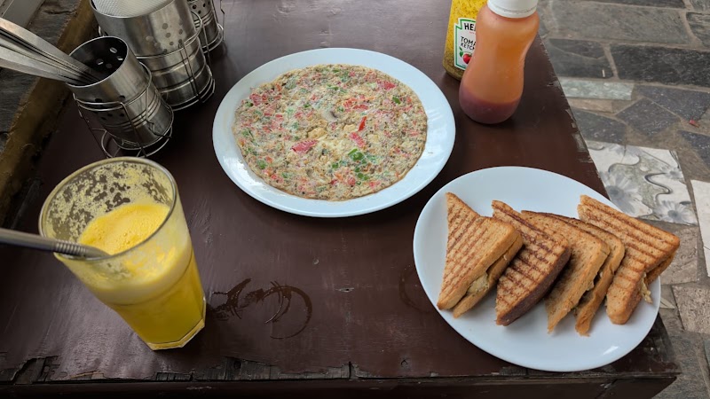 Silver Linings Cafe - Silver Linings Cafe Bir Colony Rd, Suja, Himachal Pradesh 176077, India