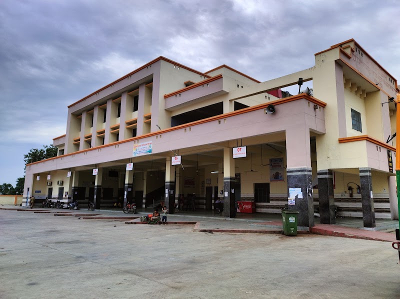 Mau Roadways - Mau Roadways, WHP9+J34, Sahadatpura, Mau, Uttar Pradesh 275101, India