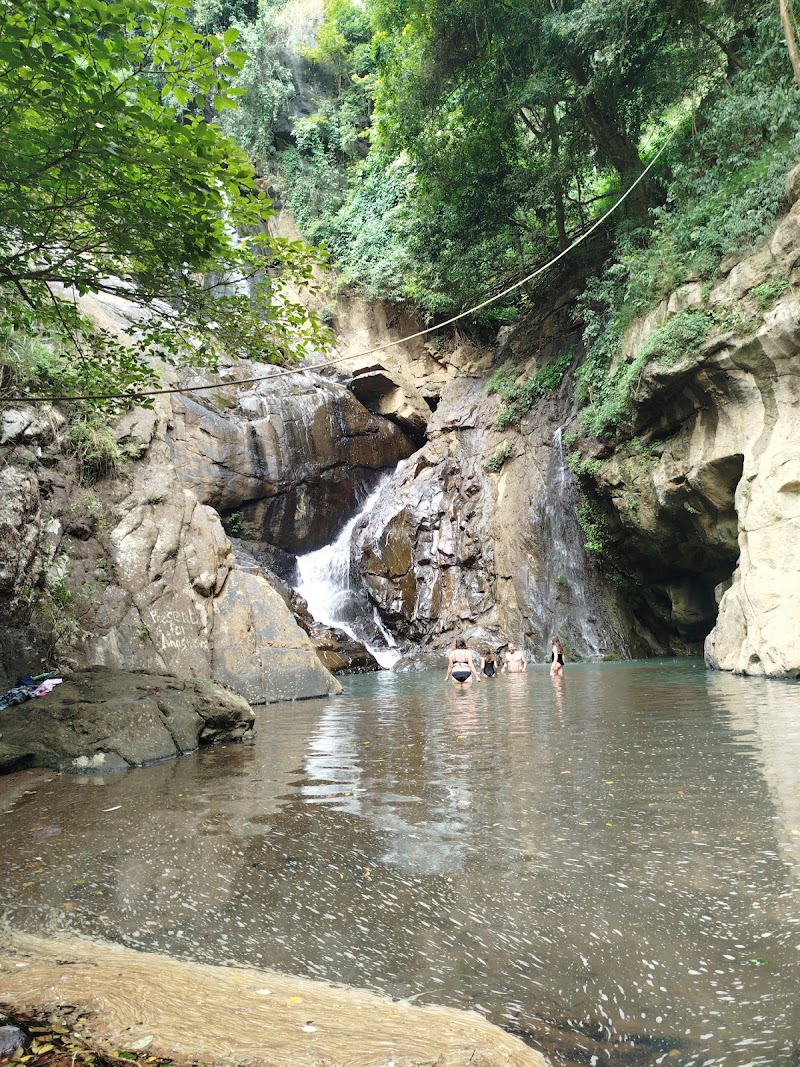 Kuda Ravana Ella waterfall - Kuda Ravana Ella waterfall, V28V+FRM, A23, Ella, Sri Lanka