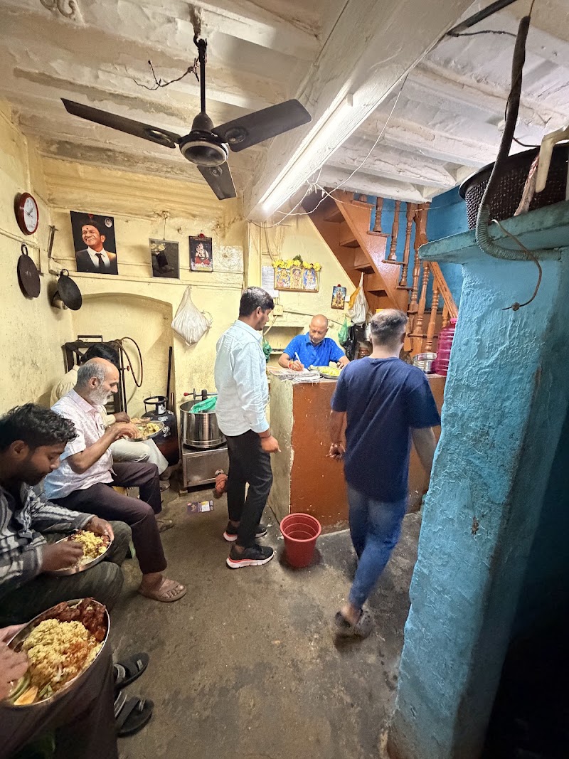 Shree kabbalamma Biryani Center - Shree kabbalamma Biryani Center XHCJ+4CJ, Annadanappa Ln, Ballapurpet, Nagarathpete, Bengaluru, Karnataka 560002, India