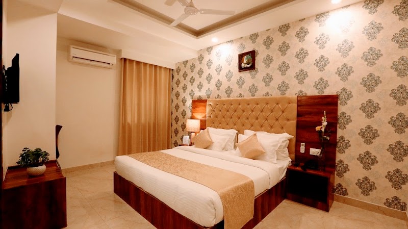 Super OYO Hotel Mahal
