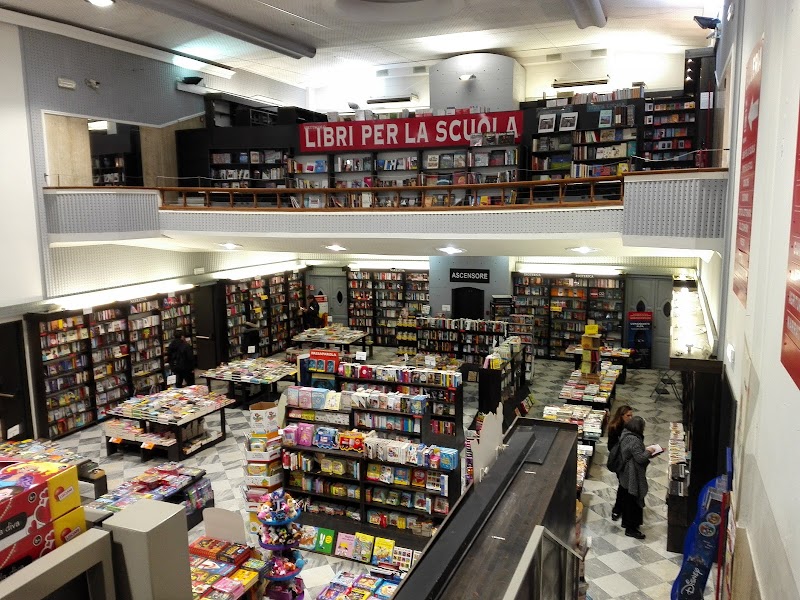 Giunti al Punto Librerie - Giunti al Punto Librerie, Via Giuseppe Mazzoni, 27, 59100 Prato PO, Italy