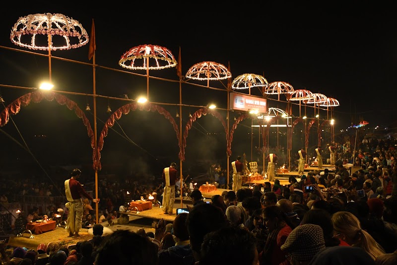 Munshi Ghat, (Varanasi) - Munshi Ghat, (Varanasi) 8245+6V8, Dashashwamedh Ghat Rd, Ghats of Varanasi, Bangali Tola, Varanasi, Uttar Pradesh 221001, India
