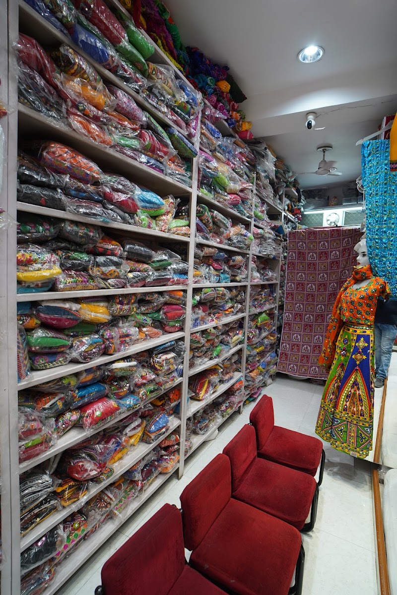 Royal Art Emporium - Royal Art Emporium, Market, opposite Hathipole, Hathipole, Main Circle, Udaipur, Rajasthan 313004, India