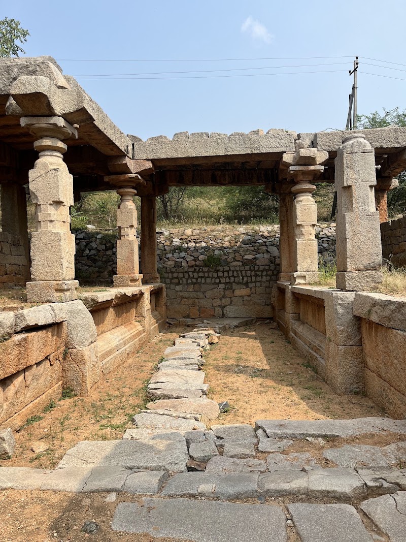 Domed Gateway of Hampi - Domed Gateway of Hampi, 8F5P+Q5H, Daroji-Kamlapura Rd, Kamalapura, Karnataka 583221, India