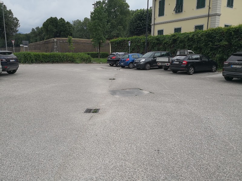 Parcheggio via dell'Ospedale - Parcheggio via dell'Ospedale, 55100 Lucca, Province of Lucca, Italy