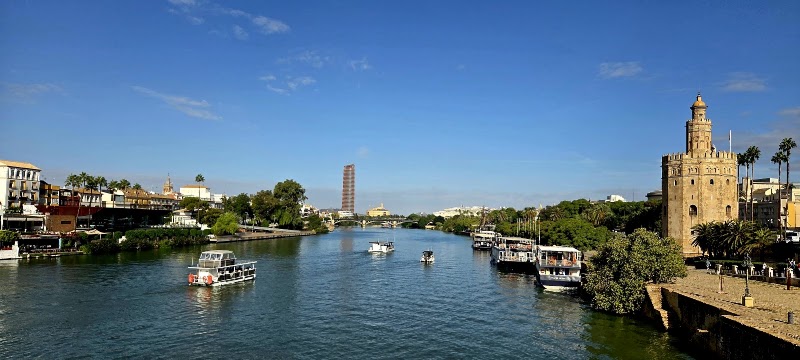 Guadaluxe - Cruceros por el Guadalquivir - Recorre Sevilla en Barco - Guadaluxe - Cruceros por el Guadalquivir - Recorre Sevilla en Barco Junto al Supermercado DIA, Av. Paseo de Cristina, Pasaje Centro comercial, Casco Antiguo, 41001 Sevilla, Spain