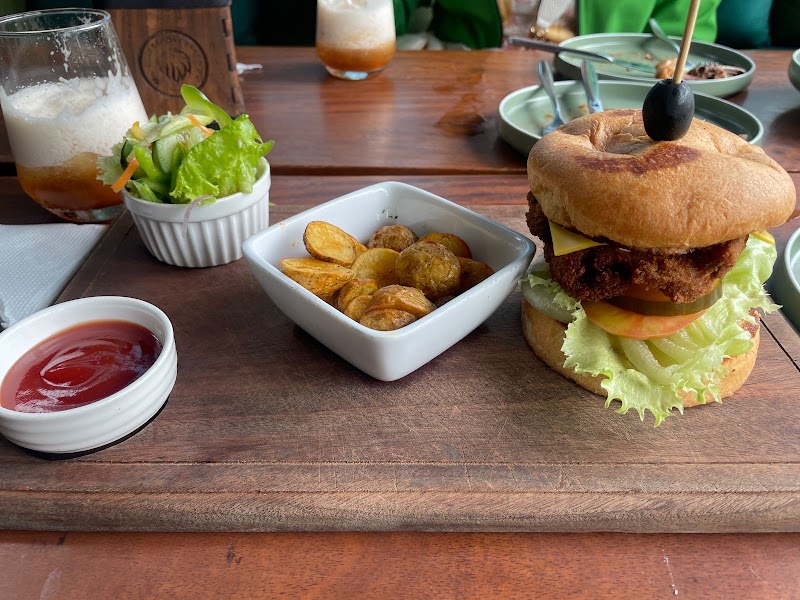 The Barn by Starbeans - The Barn by Starbeans No. 50 Wellawaya Road, ඇල්ල 90090, Sri Lanka