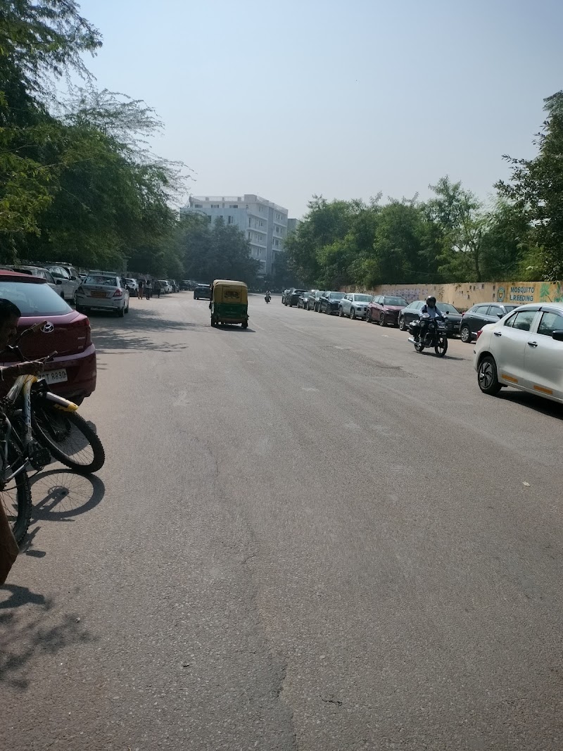 isha rooms pg:-(boys/girls) - isha rooms pg:-(boys/girls) Saiyad Ul Ajaib Village, nearby Address:, Saket, Sainik Farm, New Delhi, Delhi 110030, India