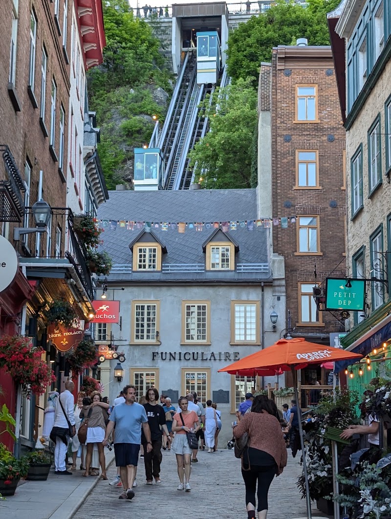 Funiculaire du Vieux-Québec - Funiculaire du Vieux-Québec, 16 Rue du Petit Champlain, Québec, QC G1K 4H4, Canada