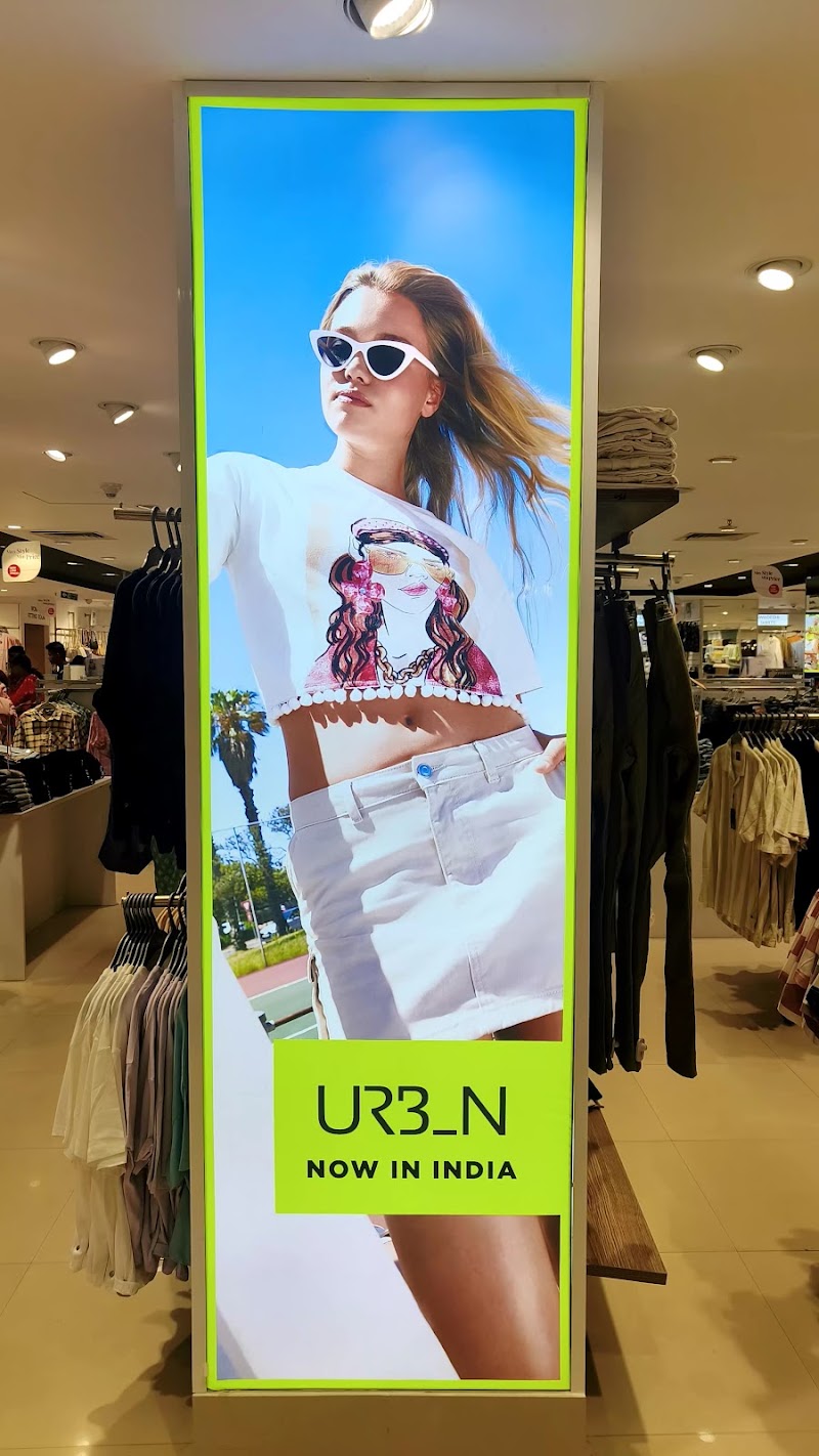 Max - Max 1st & 2nd Flr, Parle Square Mall, BN Agarwal Commercial Complex, Moongibai Road, Navpada, Vile Parle East, Vile Parle, Mumbai, Maharashtra 400057, India