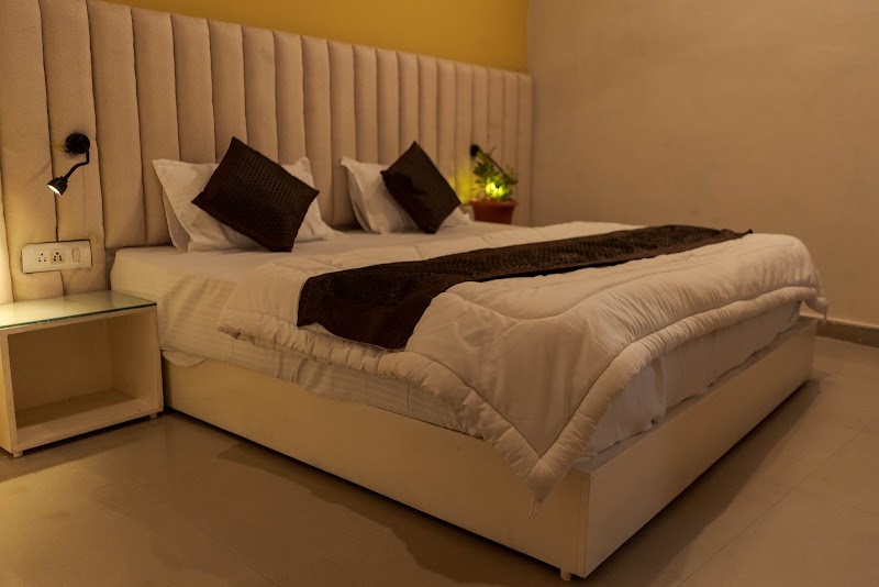 Spontrail Hostel & Cafe - Spontrail Hostel & Cafe, Balaknath Rd, above Sbi Bank, Tapovan, Rishikesh, Jonk, Uttarakhand 249192, India
