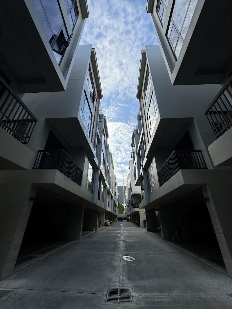 SunnyPlace Residence - SunnyPlace Residence, GX6W+J37, 724 Quirino Ave, Parañaque, Metro Manila, Philippines