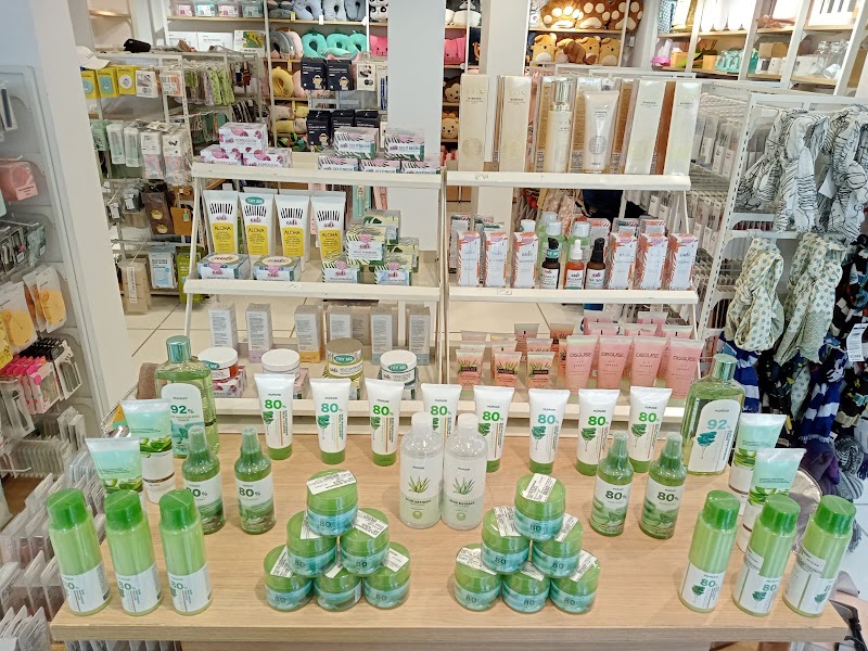 MUMUSO - Bandra, Mumbai | Lifestyle & Gift Store - MUMUSO - Bandra, Mumbai | Lifestyle & Gift Store SHOP NO, SITA MAHAL, 1 & 1A, Linking Rd, opposite to Khar Telephone Exchange, Bandra West, Mumbai, Maharashtra 400052, India