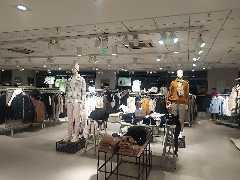 H&M - H&M 1st Floor, HUDA Metro station, North Wing, Sector 29, Gurugram, Haryana 122009, India