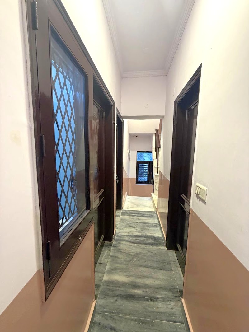 Yash Comfy Abode - Gautam Nagar - Yash Comfy Abode - Gautam Nagar 130 D1, near Chota Gurudwara Road, Gautam Nagar, New Delhi, Delhi 110049, India