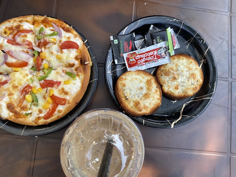Kitchen Fusion Cafe - Kitchen Fusion Cafe F, 625, Ramphal Chowk Rd, next to Vishal Mega Mart, Block F, Sector 7 Dwarka, Palam, New Delhi, Delhi, 110077, India