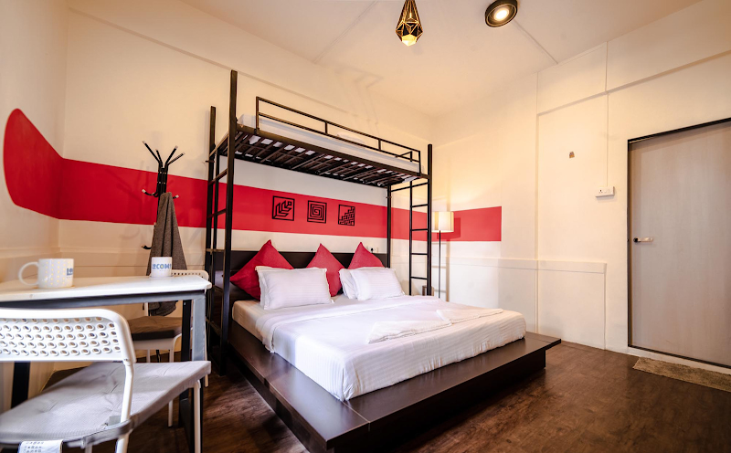 Locomo Hostel OG | Stay • Work • Eat - Locomo Hostel OG | Stay • Work • Eat 2nd Flr, Krishna Villa, abv Bank Of Maharashtra, Monghibai Rd, Navpada, Vile Parle East, Vile Parle, Mumbai, Maharashtra 400057, India