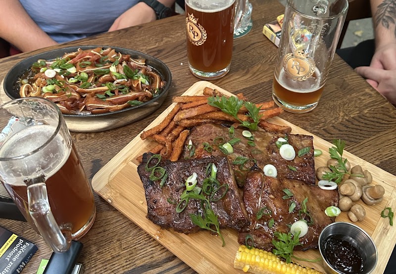 Ribs&Pub - Ribs&Pub, Hviezdoslavovo námestie 170/13, 811 02 Bratislava-Staré Mesto, Slovakia